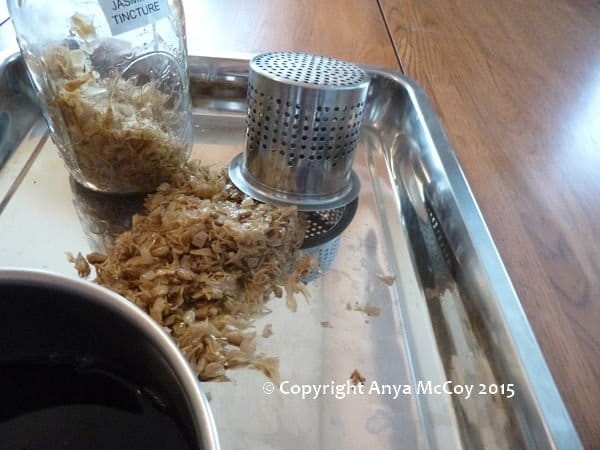 The stainless steel tray makes it easy to dump the spent flowers without having to worry about a table surface, as the 190 proof alcohol would eat through a finish, marring the surface.